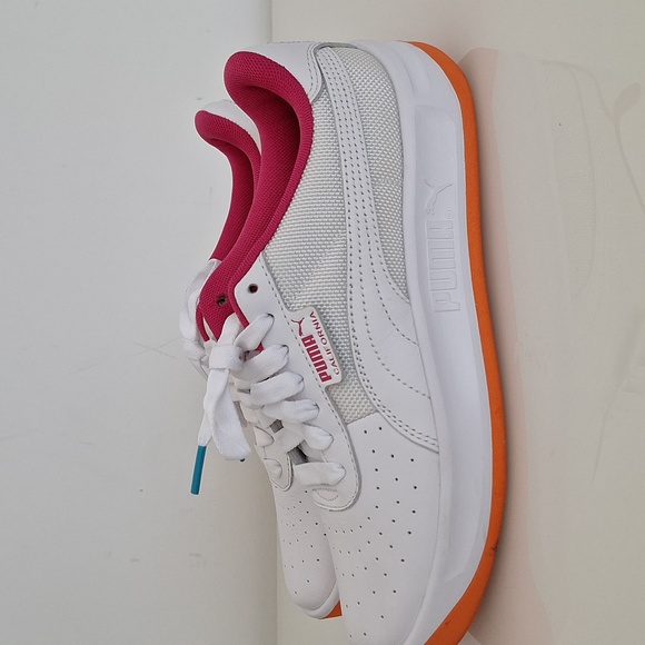 Women Puma Sneakers - Picture 3 of 7